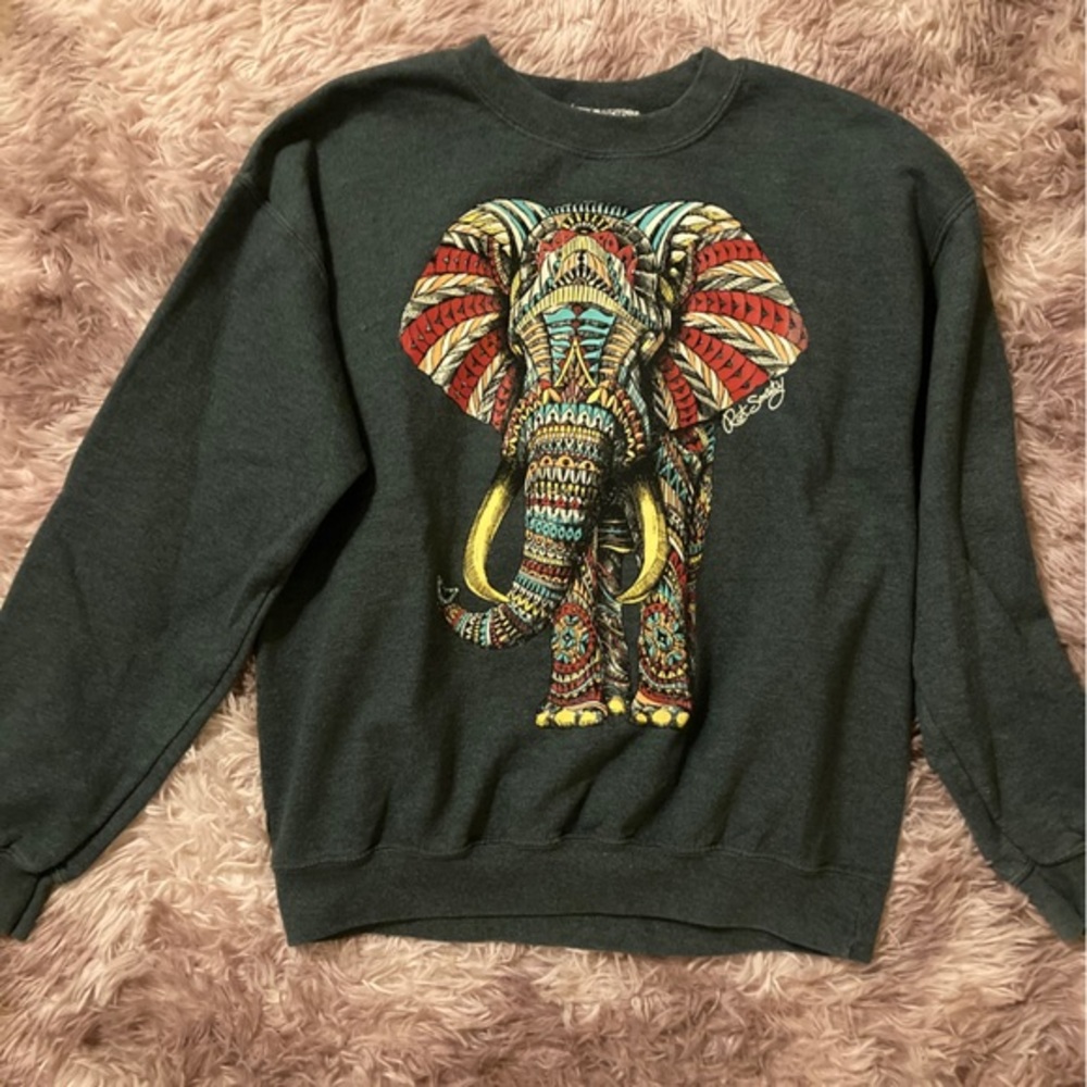 Men’s Riot Society Gray African Elephant Sweatshirt Size Medium